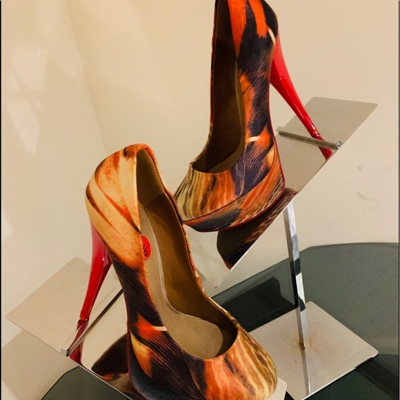 💲💲SALE💲💲 Aldo red and printed fabric size 6.5 - Picture 3 of 7